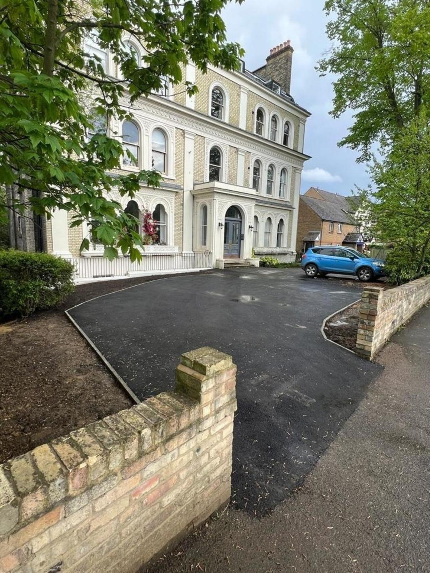 Apartment In Einer Mit Herrlichem Garten Und Katze